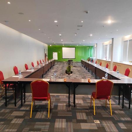 Hotel Zuri Express Mangga Dua Giacarta Esterno foto
