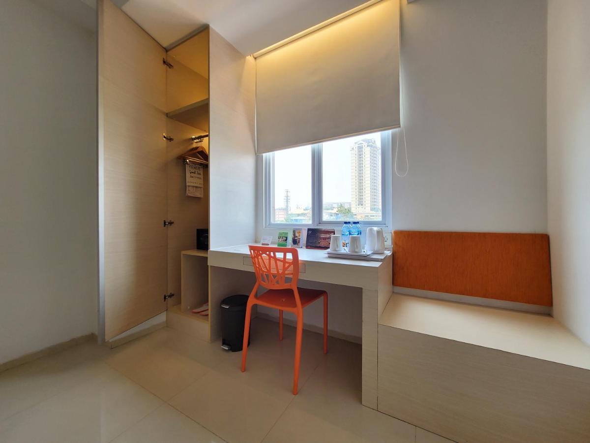 Hotel Zuri Express Mangga Dua Giacarta Esterno foto