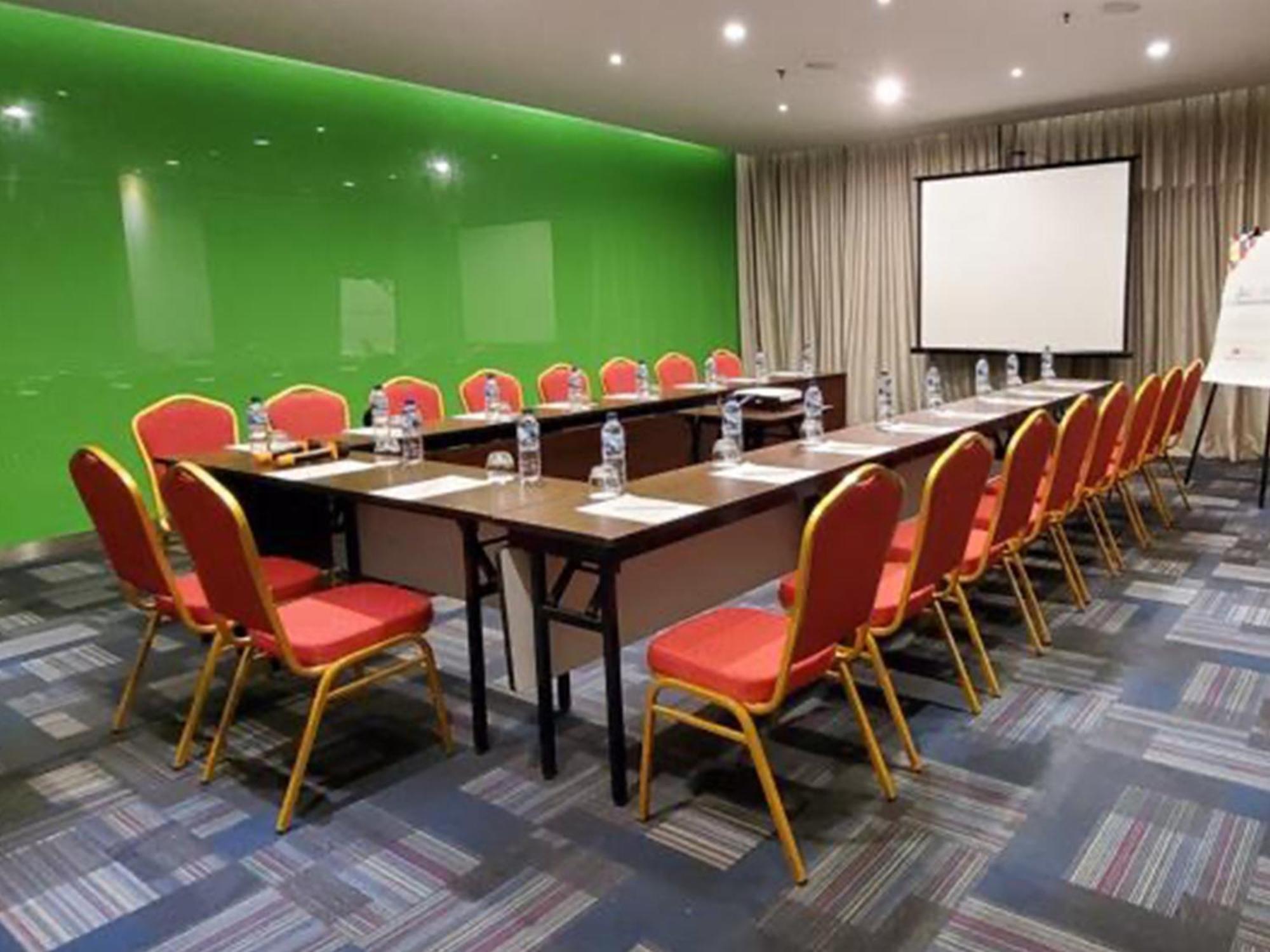 Hotel Zuri Express Mangga Dua Giacarta Esterno foto